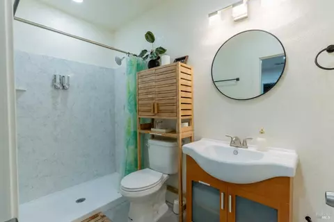 Bath - 945 Ohio St, Fairfield, CA 94533 photo 6 of 9