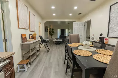 Dining - 945 Ohio St, Fairfield, CA 94533 photo 3 of 4