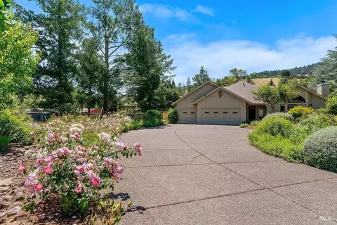 8280 Oakmont Dr, Santa Rosa, CA 95409