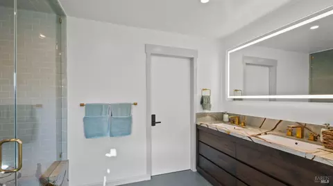 Bath - 23 Venado Dr, Tiburon, CA 94920 photo 2 of 6