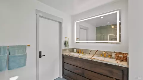 Bath - 23 Venado Dr, Tiburon, CA 94920 photo 3 of 6
