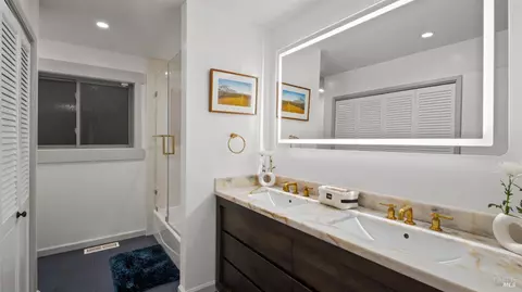 Bath - 23 Venado Dr, Tiburon, CA 94920 photo 6 of 6