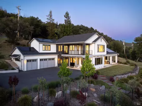 5890 Heights Rd, Santa Rosa, CA 95404