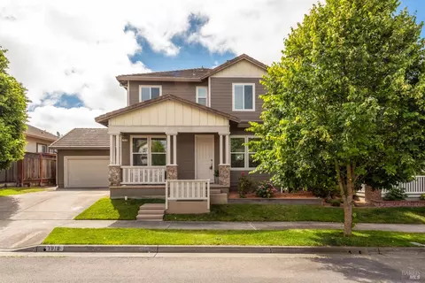 1918 Sestri Ln, Petaluma, CA 94954