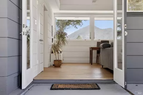 25 Brushwood Ln, Greenbrae, CA 94904