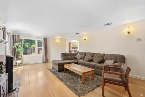 Living - 382 W Mill St, Ukiah, CA 95482 photo 1 of 2