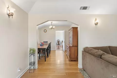 Entry Way - 382 W Mill St, Ukiah, CA 95482 photo 1 of 1