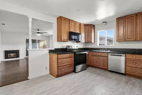 Kitchen - 359 Rollingwood Dr, Vallejo, CA 94591 photo 4 of 4