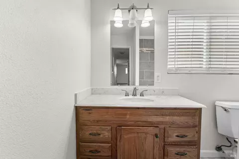 Bath - 359 Rollingwood Dr, Vallejo, CA 94591 photo 1 of 3