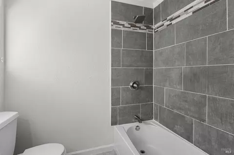 Bath - 359 Rollingwood Dr, Vallejo, CA 94591 photo 2 of 3