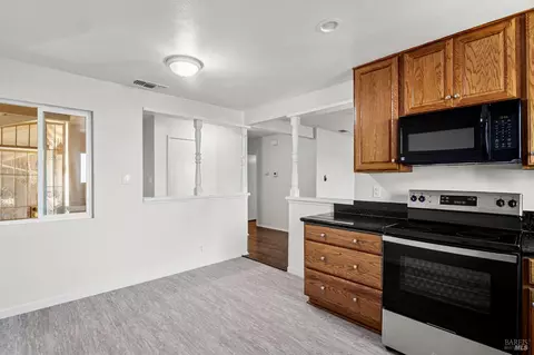 Kitchen - 359 Rollingwood Dr, Vallejo, CA 94591 photo 3 of 4