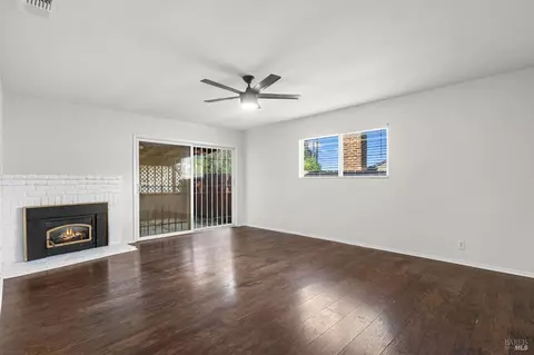 Living - 359 Rollingwood Dr, Vallejo, CA 94591 photo 2 of 4
