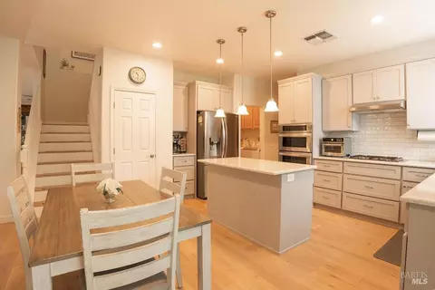 Kitchen - 918 Shadow Tree Ct, Vacaville, CA 95687 photo 1 of 2