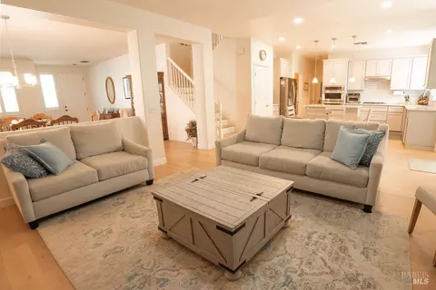 Living - 918 Shadow Tree Ct, Vacaville, CA 95687 photo 1 of 1