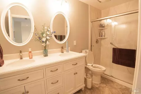 Bath - 918 Shadow Tree Ct, Vacaville, CA 95687 photo 1 of 6