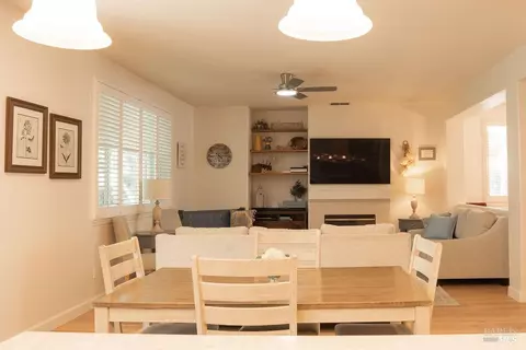 Dining - 918 Shadow Tree Ct, Vacaville, CA 95687 photo 1 of 3