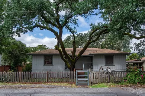 18466 4th Ave, Sonoma, CA 95476