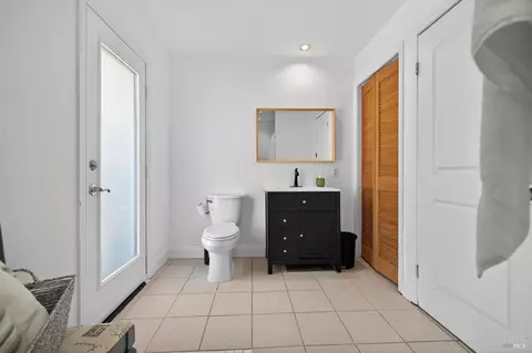 Bath - 279 Valparaiso Ave, Cotati, CA 94931 photo 6 of 7