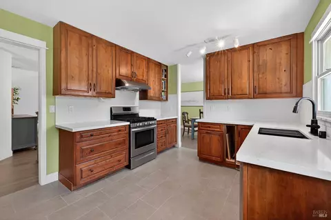 Kitchen - 279 Valparaiso Ave, Cotati, CA 94931 photo 2 of 6