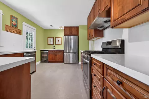 Kitchen - 279 Valparaiso Ave, Cotati, CA 94931 photo 5 of 6