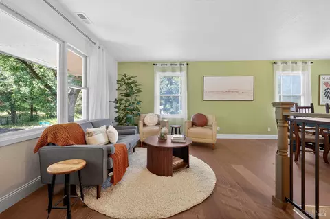 Living - 279 Valparaiso Ave, Cotati, CA 94931 photo 3 of 5