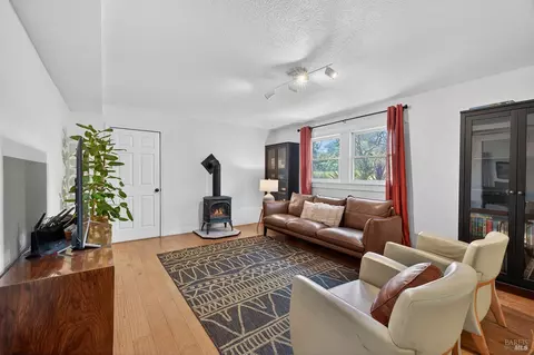 Living - 279 Valparaiso Ave, Cotati, CA 94931 photo 2 of 5