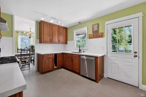 Kitchen - 279 Valparaiso Ave, Cotati, CA 94931 photo 3 of 6