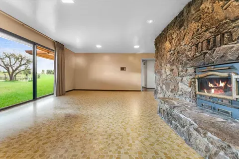Living - 2062 Woolsey Rd, Fulton, CA 95439 photo 6 of 8