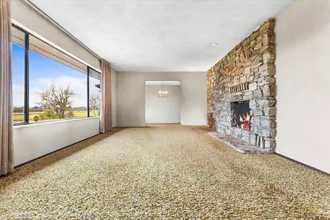 Living - 2062 Woolsey Rd, Fulton, CA 95439 photo 4 of 8