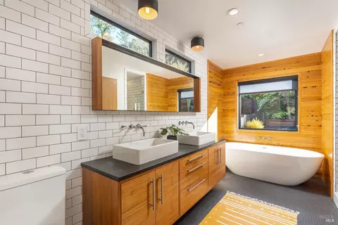 Bath - 431 Marin Ave, Mill Valley, CA 94941 photo 2 of 4