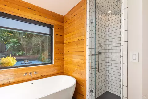 Bath - 431 Marin Ave, Mill Valley, CA 94941 photo 3 of 4
