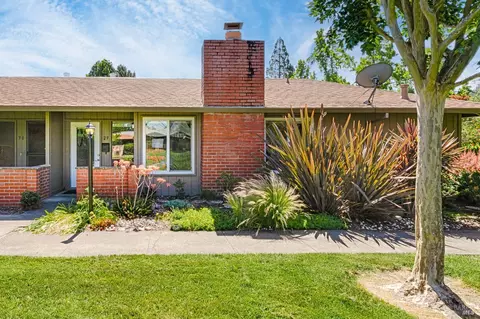 29 Woodgreen St, Santa Rosa, CA 95409