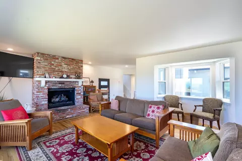 Living - 476 Oceana Dr, Dillon Beach, CA 94929 photo 5 of 6