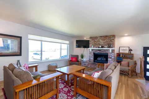 Living - 476 Oceana Dr, Dillon Beach, CA 94929 photo 2 of 6