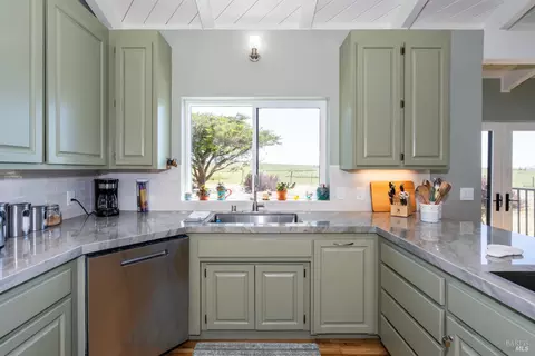 Kitchen - 476 Oceana Dr, Dillon Beach, CA 94929 photo 1 of 9