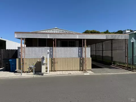 67 Leisure Park Cir, Santa Rosa, CA 95401