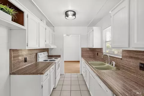 Kitchen - 741 Vervais Ave, Vallejo, CA 94591 photo 4 of 4