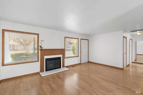 Living - 741 Vervais Ave, Vallejo, CA 94591 photo 3 of 5