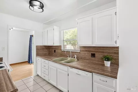 Kitchen - 741 Vervais Ave, Vallejo, CA 94591 photo 2 of 4