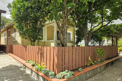 1006 F St, Petaluma, CA 94952