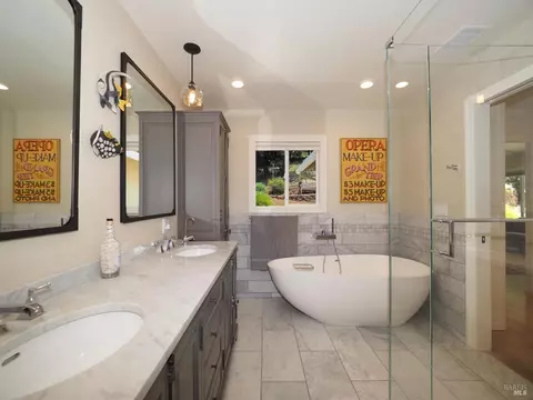 Bath - 22549 River Rd, Geyserville, CA 95441 photo 1 of 5