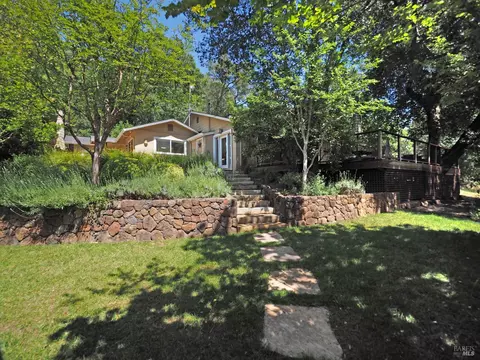 22549 River Rd, Geyserville, CA 95441