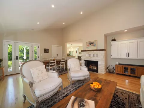 Living - 22549 River Rd, Geyserville, CA 95441 photo 3 of 4