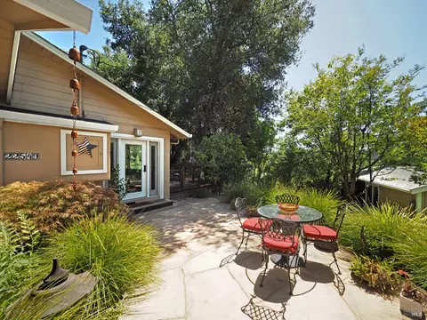Exterior - 22549 River Rd, Geyserville, CA 95441 photo 4 of 30