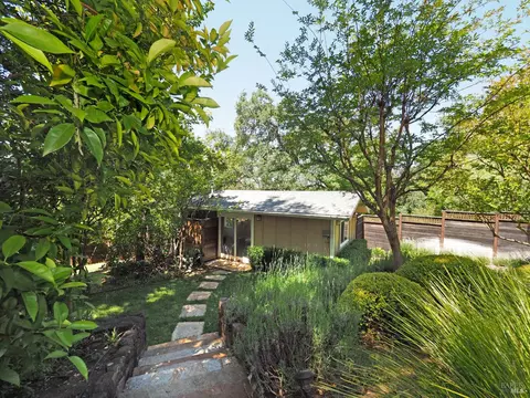 Exterior - 22549 River Rd, Geyserville, CA 95441 photo 26 of 30
