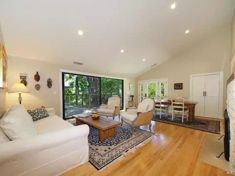 Living - 22549 River Rd, Geyserville, CA 95441 photo 2 of 4