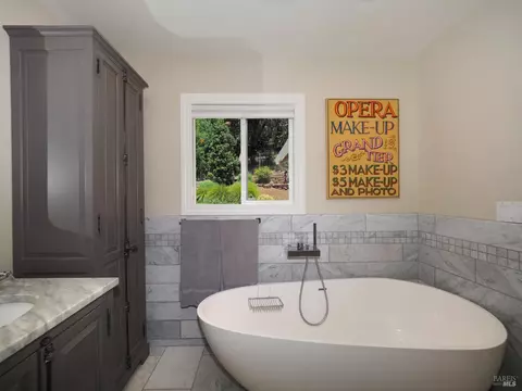 Bath - 22549 River Rd, Geyserville, CA 95441 photo 3 of 5