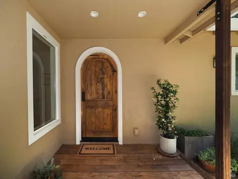 22549 River Rd, Geyserville, CA 95441