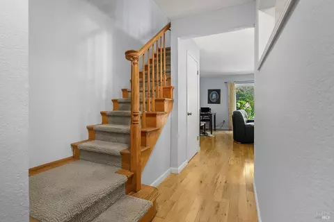 Entry Way - 31 Front St #A, Healdsburg, CA 95448 photo 3 of 4