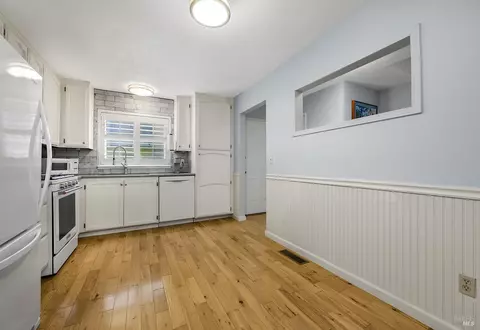 Kitchen - 31 Front St #A, Healdsburg, CA 95448 photo 2 of 2